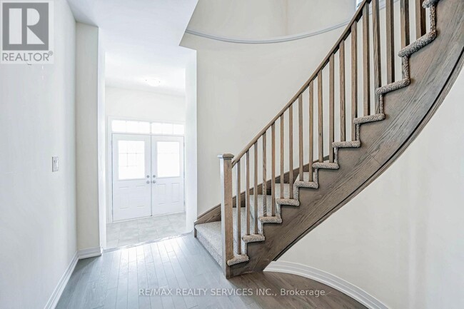 Photo - 201 Dingman St