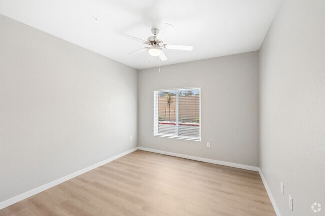 2BR, 1BA - 850SF - Primary Bedroom