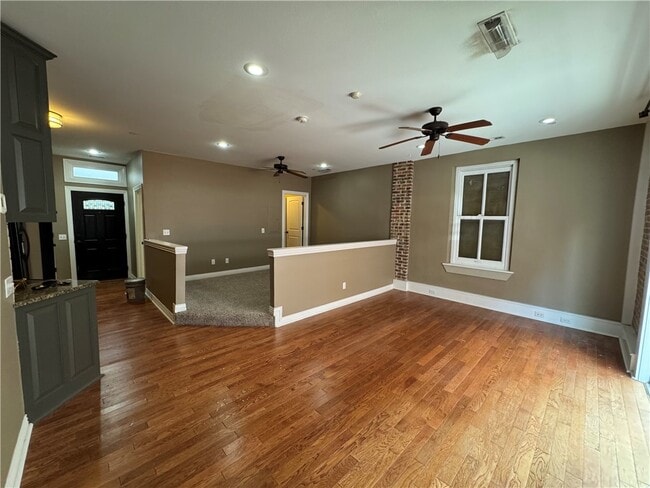 Photo - 21 E Center St