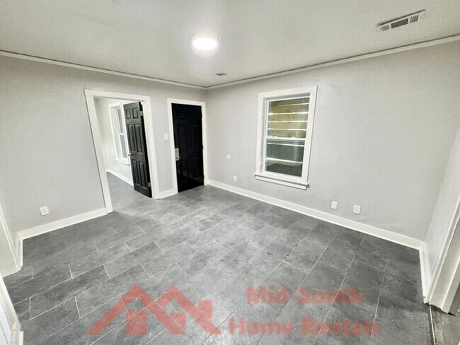 Photo - 1811 Castalia St