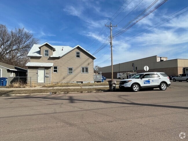 Building Photo - 122 W 9th Ave Unit 122 1/2 Rental