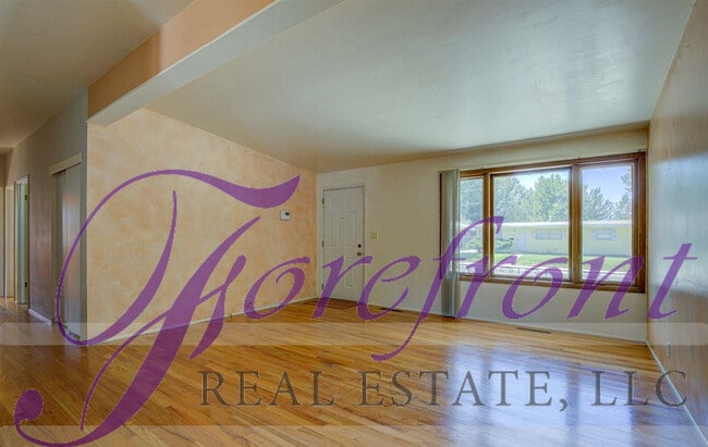 Photo - 2045 Laramie Ave