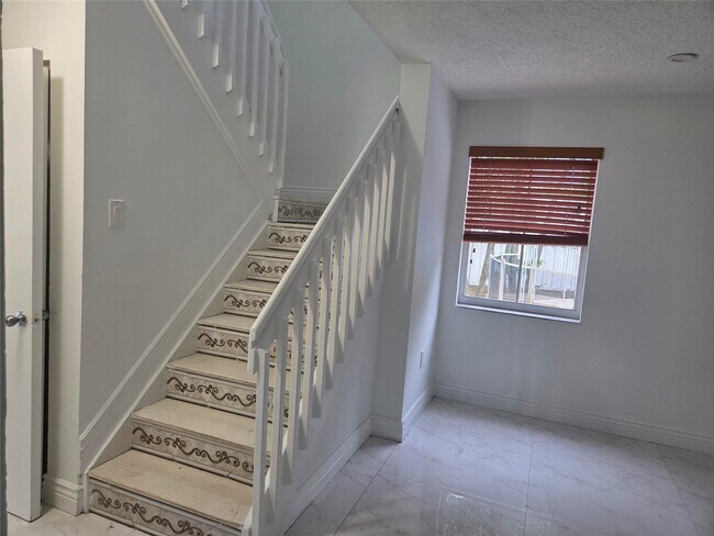 Photo - 7000 SW 39th Ct