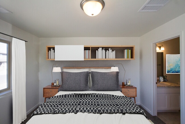 Photo - 654 Trinity Way