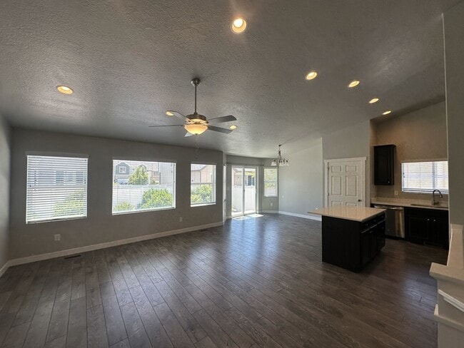 Photo - 3321 W 1690 N