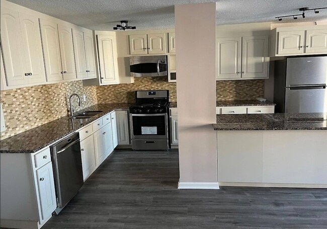 Photo - 2211 S Stewart Ave Unit 3B