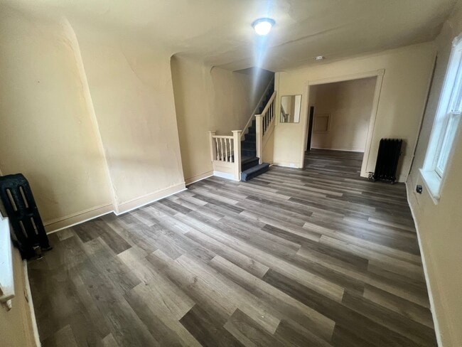 Photo - large house very nice close to everything