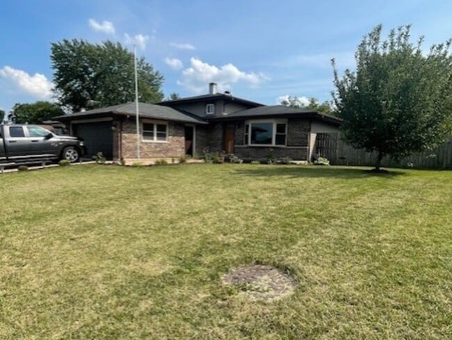 Building Photo - 647 W Stearns Rd Rental