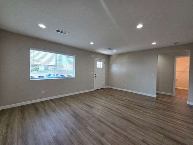 Photo - Newly Renovated 2023!! 4BD/2BA (Lease out,...