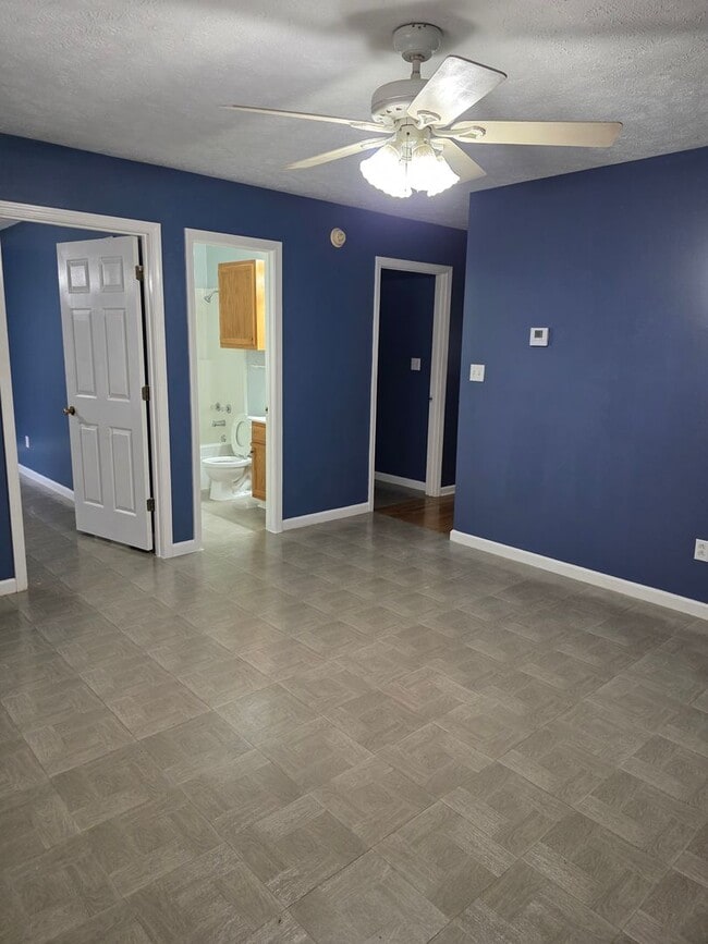 Photo - 103 Stanford Cir