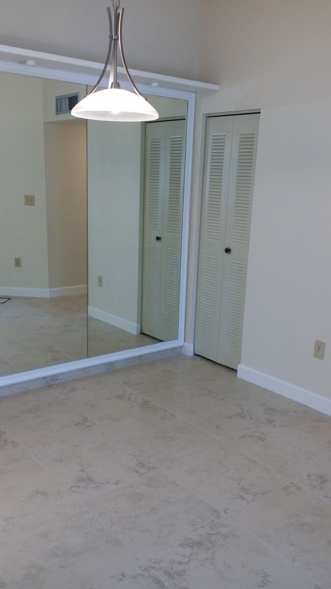 Comida - 4760 NW 102nd Ave Unidad 208