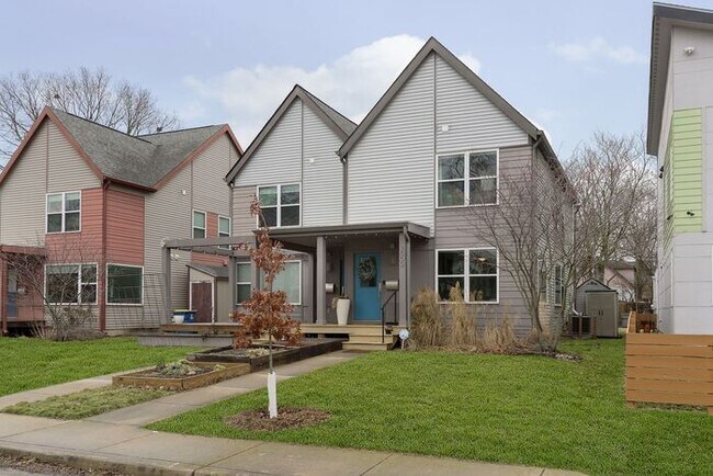 Lovely 3 Bedroom 2.5 Bath Townhome Steps From The Monon!