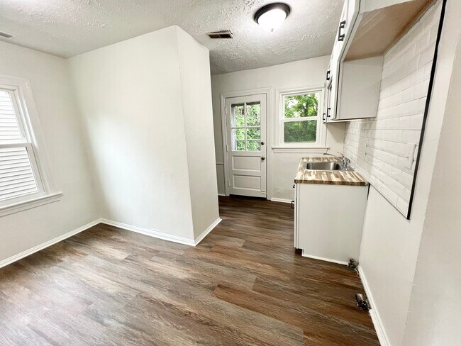 Photo - 2128 S 40th St