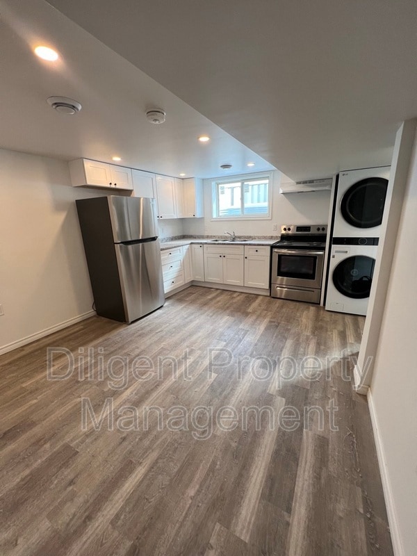 Building Photo - 786 Snelgrove Rd