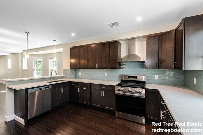 Photo - 174 Fulton St