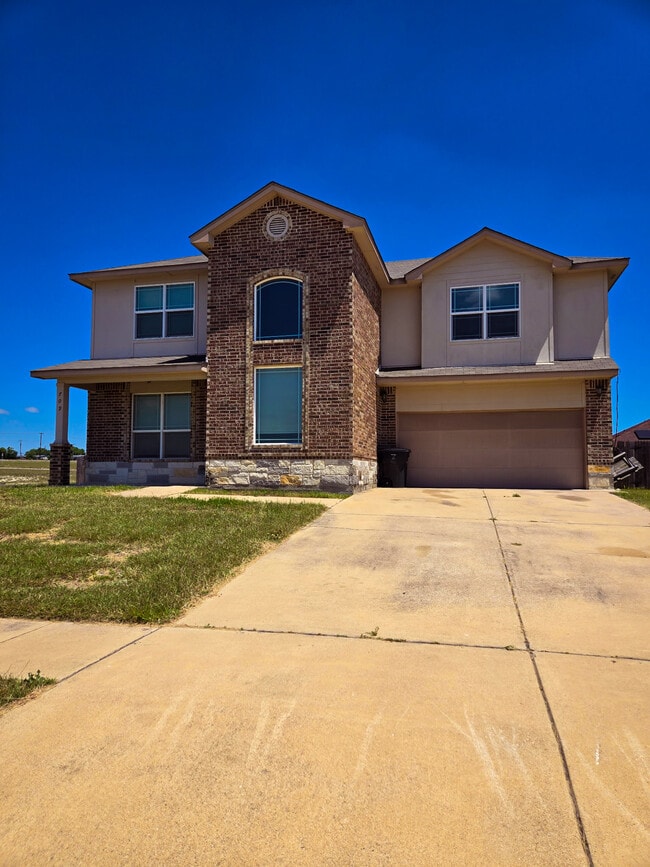 Building Photo - 709 W Vega Ln