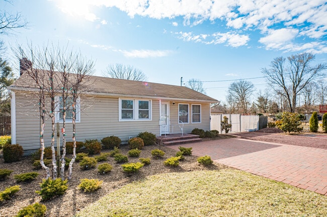 Photo - 1006 Merriam Rd