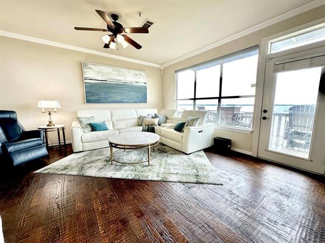 Photo - 402 Oakbrook Dr