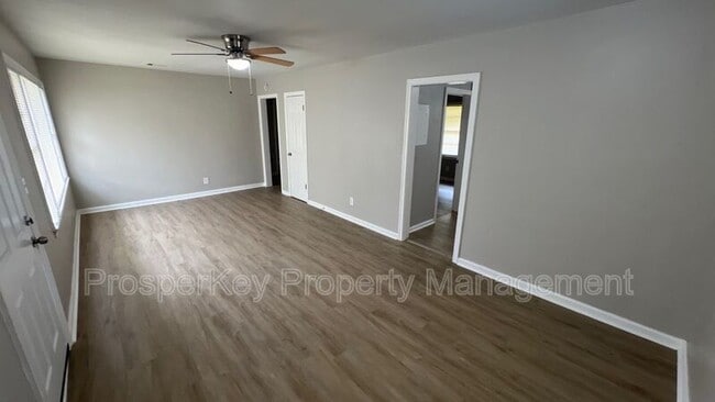 Photo - 4244 Murrelle St