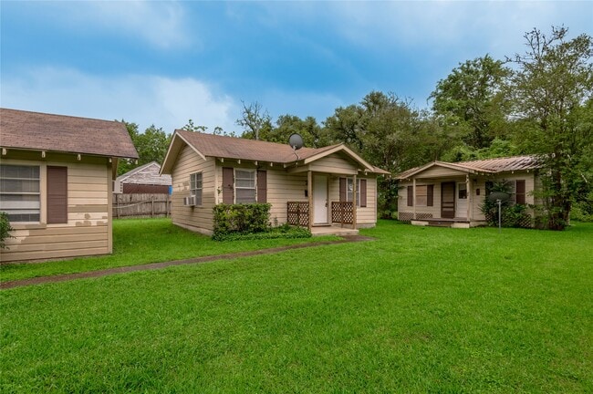 Building Photo - 700 Gray St Unit 2