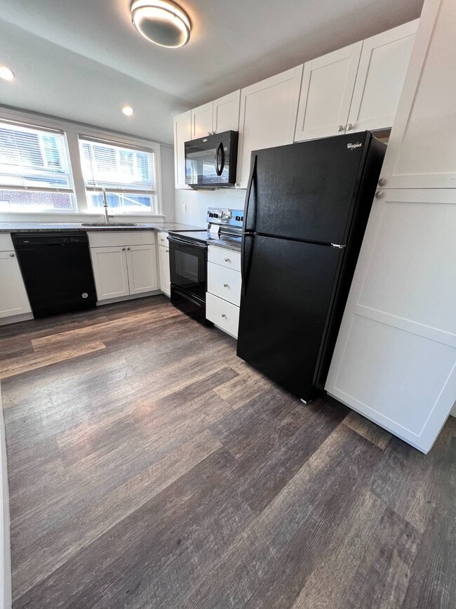 Building Photo - 2 N Ferry St Rental