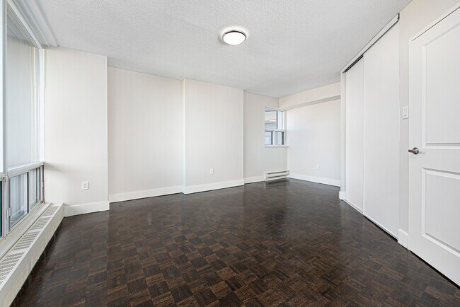 Photo - 5600 Sheppard Ave