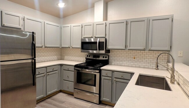 Building Photo - Spacious 2 Bedroom Condo - Across from Silver Lake Unit B305