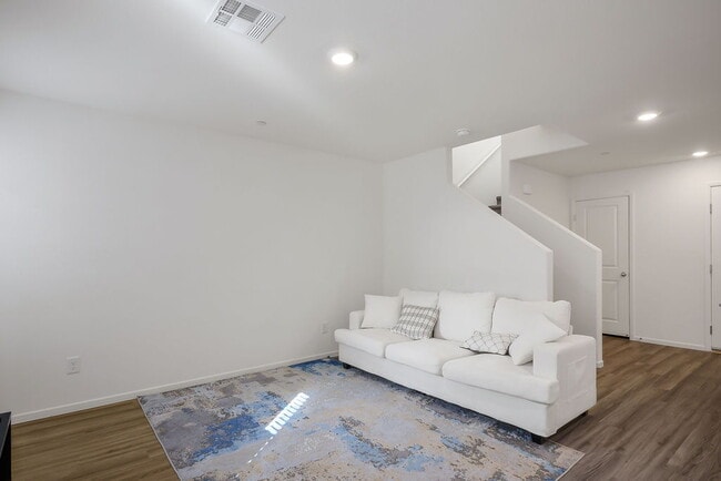 Photo - "Charming 3-Bedroom Townhouse with 2.5 Baths in Scenic Las Vegas Locale!"