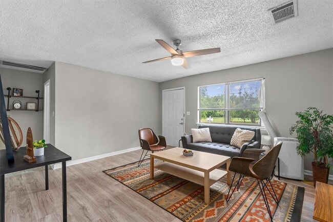 Photo - 203 E Anderson Ave
