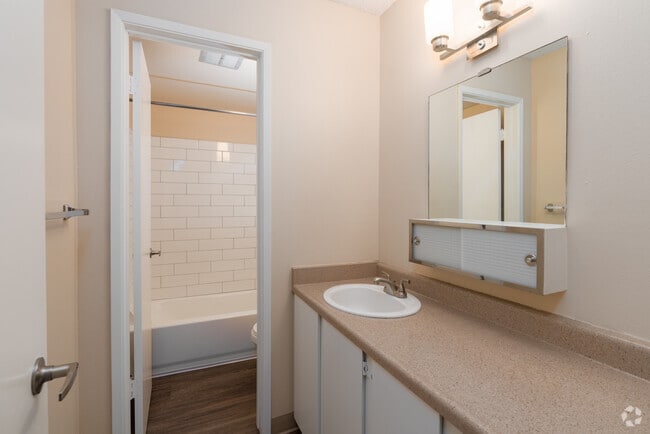 2 habitaciones, 1 baño, 952 pies cuadrados, baño - Altura