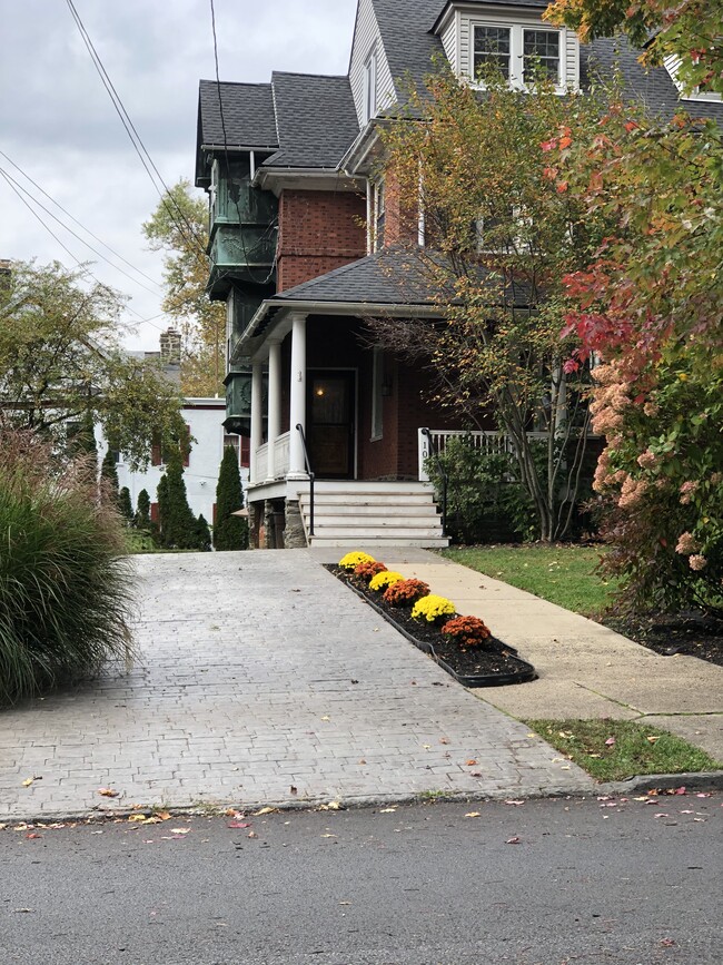 Building Photo - 105 E Gowen Ave Unit #3