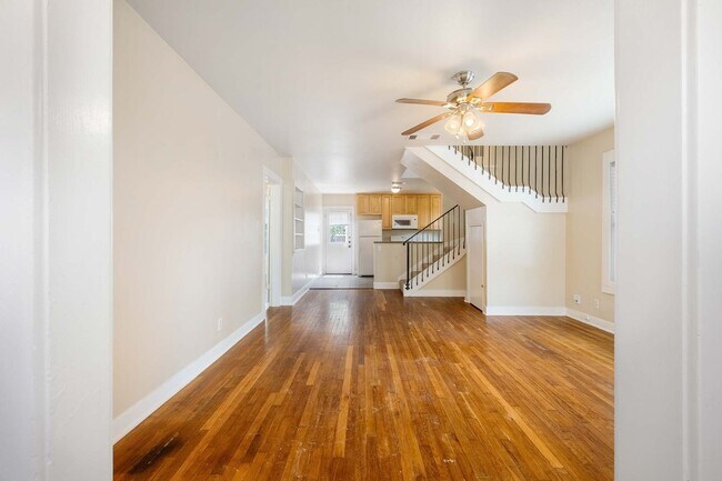 Photo - 937 E 52nd St