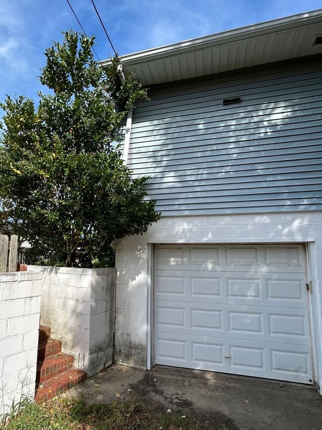 Building Photo - 3 Bed 2 Bath Coastal Living Near the Ocean... Rental