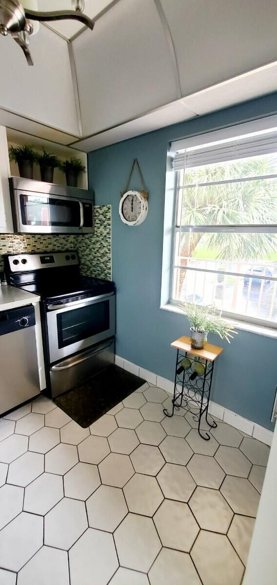 1010 Country Club Dr Unit 206