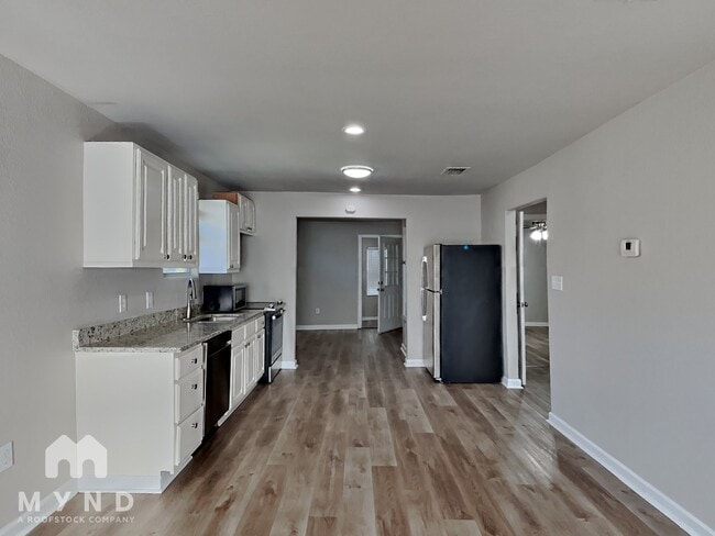 Photo - 235 E Lambert St