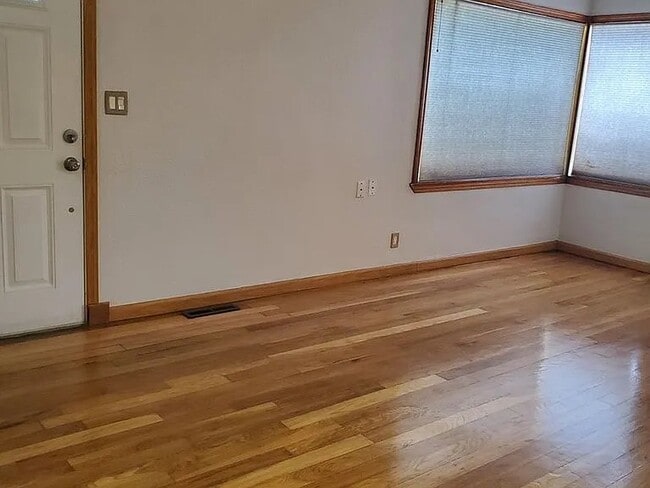 Photo - 224 E Graves Rd