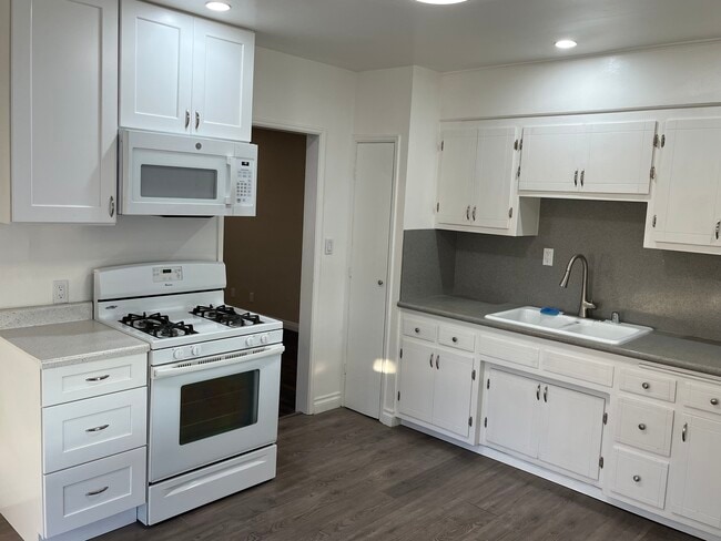 Photo - 1609 Denning Ave