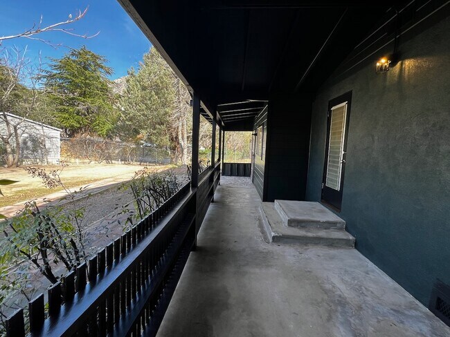 Photo - 367 Sirretta St