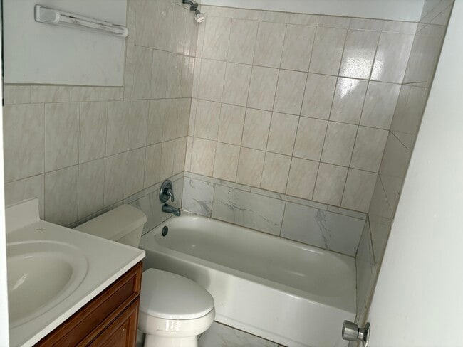 Photo - 5882 Bimini Cir E