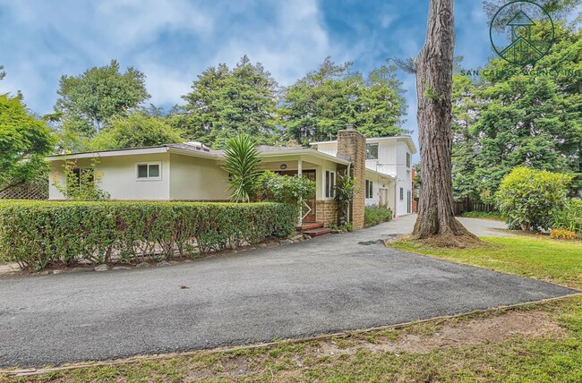 Three Bedroom House Plus Two Guest Units i... - Three Bedroom House Plus Two Guest Units i...