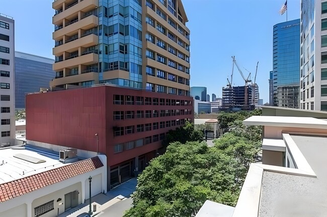 Photo - 425 W Beech St