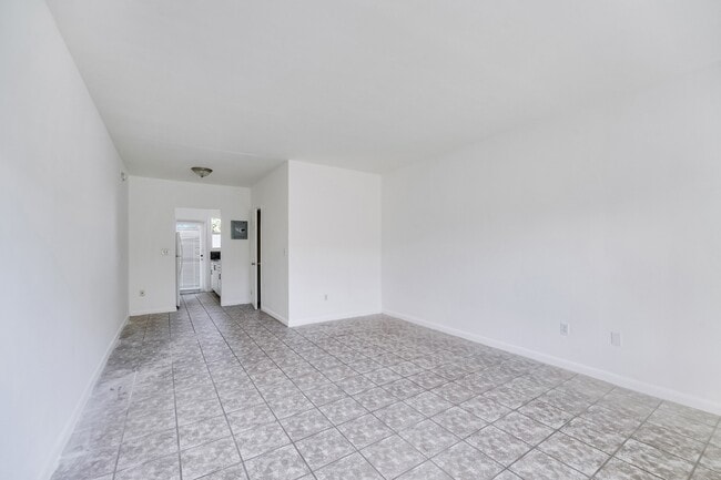 Photo - 6930 Rue Versailles Dr Unidad # 27