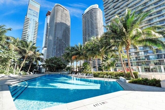 Building Photo - 88 SW 7th St Unit 2106