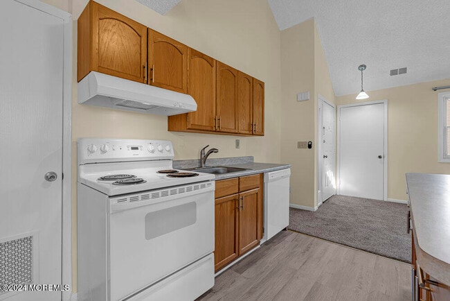 Photo - 290 N Main St Unit b7