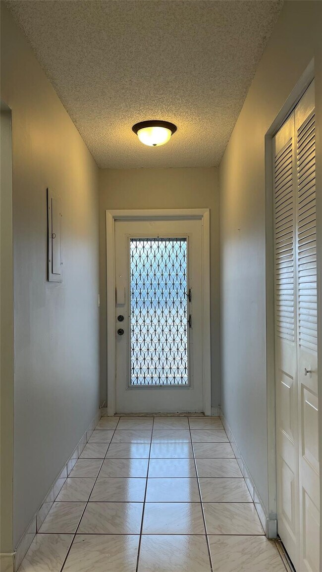 Photo - 7620 NW 18th St Unidad 203