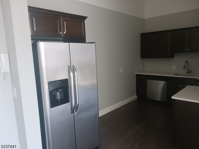 Building Photo - 10 Ford Ave Unit 201 Rental