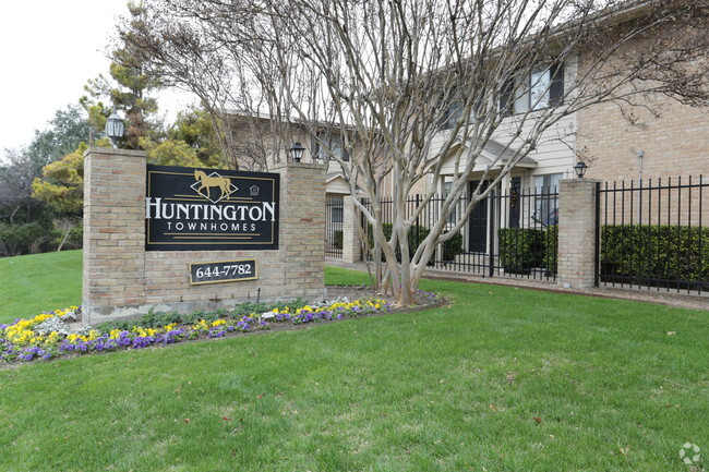 Huntington Townhomes - Huntington Townhomes