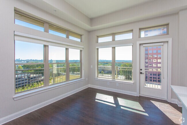 1BR, 1BA - 738SF