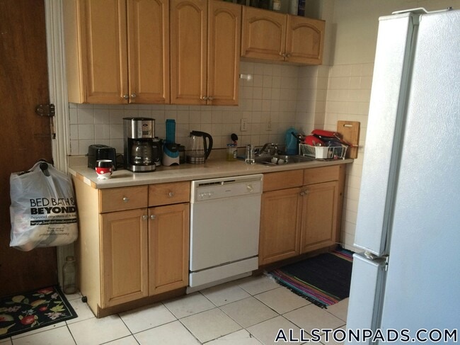 Photo - 18 Glenville Ave Unit 2