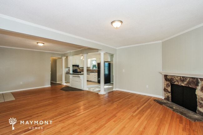 Photo - 111 Point Cir